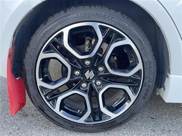 �y�^�C���E�z�C�[���z�������������悭���܂��Ă܂��B�ЊO�̃A���~��X�^�b�h���X�^�C������舵���������܂��B�h���X�A�b�v���J�X�^�}�C�Y�����C�����������B