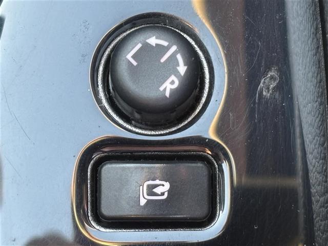 �y�d���i�[�~���[�z�^�]�Ȃ̃X�C�b�`�ŁA�h�A�~���[�̊J��p�x�̒������ł��܂��B