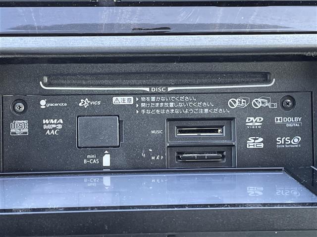 プリウス Ｓマイコーデ　純正ＳＤナビ　バックカメラ　Ｂｌｕｅｔｏｏｔｈ接続　純正フロアマット　ＣＤ／ＤＶＤオーディオ　フルセグＴＶ　スイッチスタート　オートライト　横滑り防止装置　レザー調シート　じゅんせいドアバイザー（4枚目）