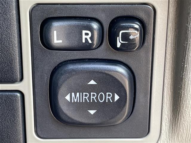 プリウス Ｓマイコーデ　純正ＳＤナビ　バックカメラ　Ｂｌｕｅｔｏｏｔｈ接続　純正フロアマット　ＣＤ／ＤＶＤオーディオ　フルセグＴＶ　スイッチスタート　オートライト　横滑り防止装置　レザー調シート　じゅんせいドアバイザー（14枚目）