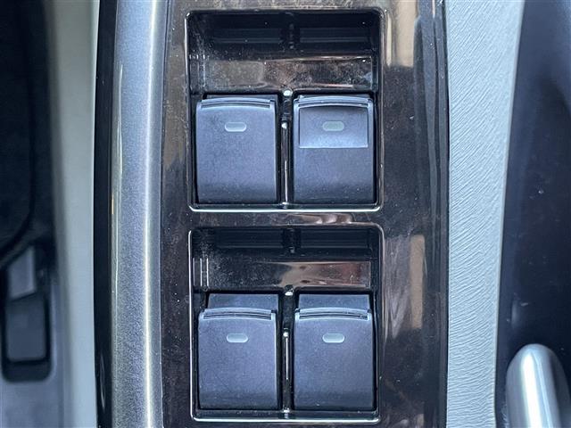 プリウス Ｓマイコーデ　純正ＳＤナビ　バックカメラ　Ｂｌｕｅｔｏｏｔｈ接続　純正フロアマット　ＣＤ／ＤＶＤオーディオ　フルセグＴＶ　スイッチスタート　オートライト　横滑り防止装置　レザー調シート　じゅんせいドアバイザー（15枚目）