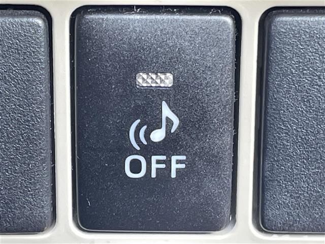 プリウス Ｓマイコーデ　純正ＳＤナビ　バックカメラ　Ｂｌｕｅｔｏｏｔｈ接続　純正フロアマット　ＣＤ／ＤＶＤオーディオ　フルセグＴＶ　スイッチスタート　オートライト　横滑り防止装置　レザー調シート　じゅんせいドアバイザー（16枚目）