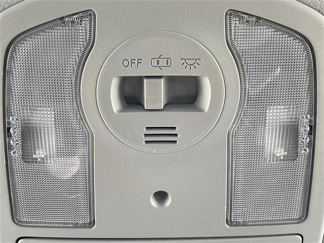 プリウス Ｓマイコーデ　純正ＳＤナビ　バックカメラ　Ｂｌｕｅｔｏｏｔｈ接続　純正フロアマット　ＣＤ／ＤＶＤオーディオ　フルセグＴＶ　スイッチスタート　オートライト　横滑り防止装置　レザー調シート　じゅんせいドアバイザー（23枚目）