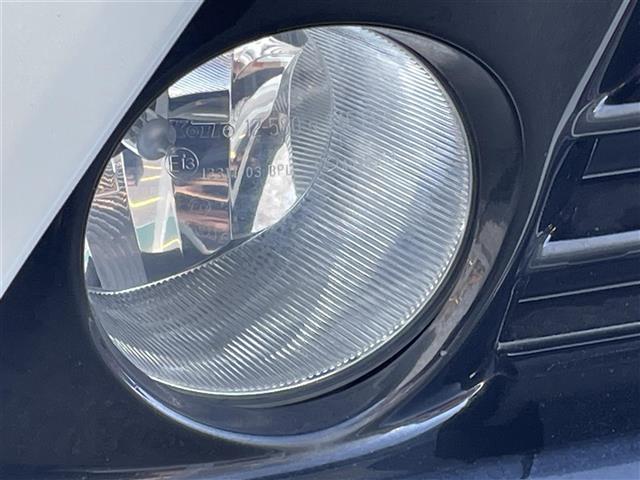 プリウス Ｓマイコーデ　純正ＳＤナビ　バックカメラ　Ｂｌｕｅｔｏｏｔｈ接続　純正フロアマット　ＣＤ／ＤＶＤオーディオ　フルセグＴＶ　スイッチスタート　オートライト　横滑り防止装置　レザー調シート　じゅんせいドアバイザー（26枚目）