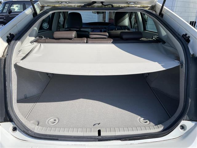 プリウス Ｓマイコーデ　純正ＳＤナビ　バックカメラ　Ｂｌｕｅｔｏｏｔｈ接続　純正フロアマット　ＣＤ／ＤＶＤオーディオ　フルセグＴＶ　スイッチスタート　オートライト　横滑り防止装置　レザー調シート　じゅんせいドアバイザー（32枚目）