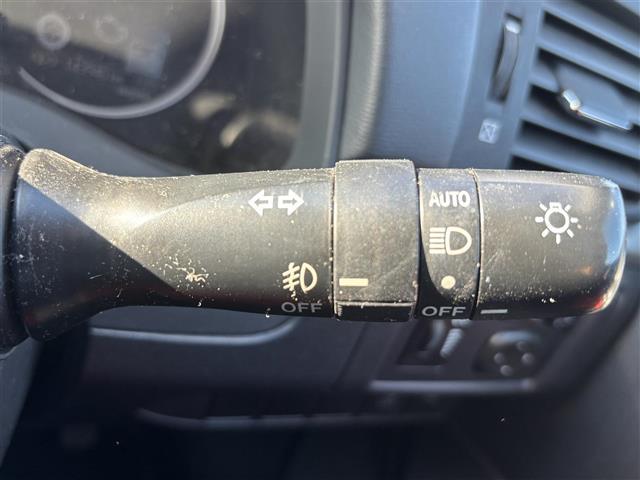 ＣＴ ＣＴ２００ｈ　バージョンＣ　サンルーフ　純正メモリナビ　バックカメラ　クルーズコントロール　スイッチスタート　カードキー　純正フロアマット　社外アルミホイール　パドルシフト　フォグランプ　ＵＳＢ入力端子　社外シフト　ＥＴＣ（6枚目）