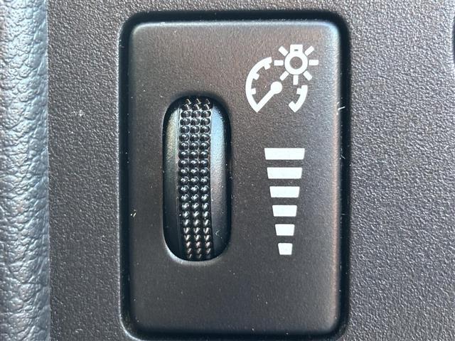 ＣＴ ＣＴ２００ｈ　バージョンＣ　サンルーフ　純正メモリナビ　バックカメラ　クルーズコントロール　スイッチスタート　カードキー　純正フロアマット　社外アルミホイール　パドルシフト　フォグランプ　ＵＳＢ入力端子　社外シフト　ＥＴＣ（23枚目）