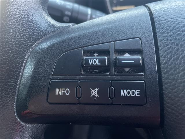 �y�X�e�A�����O�X�C�b�`�z�茳�̃{�^������A�I�[�f�B�I��i�r�Ȃǂ̑��삪�ł���̂ŁA�悻���������Ɉ��S�ɉ^�]�ɏW���ł��܂��B