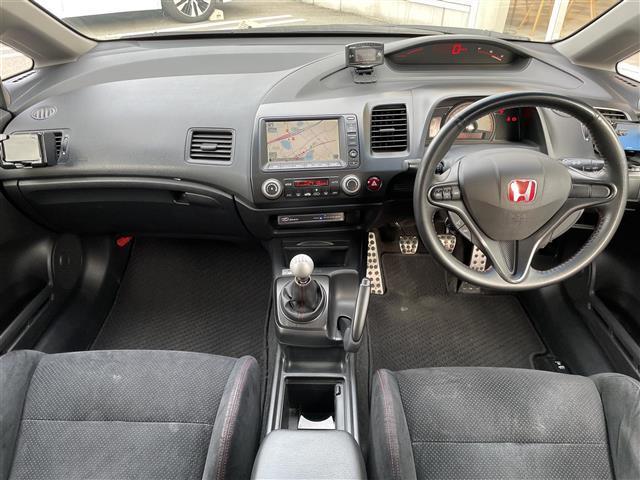 �y�����i�r�z��p�݌v�Ŏԓ��̕��͋C�Ƀ}�b�`�B�i�r���p���̃}�b�v�\���͌��₷���A�����̃h���C�u���O�b�Ɗy�����Ȃ�܂��B