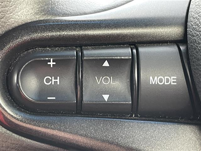 �y�X�e�A�����O�����R���z�茳�̃{�^������A�I�[�f�B�I��i�r�Ȃǂ̑��삪�ł���̂ŁA�悻���������Ɉ��S�ɉ^�]�ɏW���ł��܂��B