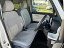 【運転席】座り心地が良いシートなので長時間の運転でも快適にお過ごしいただけます。新品のフロアマットのご注文も可能です。掲載箇所以外にご希望の写真がございましたらお気軽にお問い合わせ下さい。