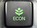 【ECONモード(イーコン)】クルマの動きを管理するシステムです。燃費を優先に自動制御されるもので、低燃費走行を自然にできるようになります。