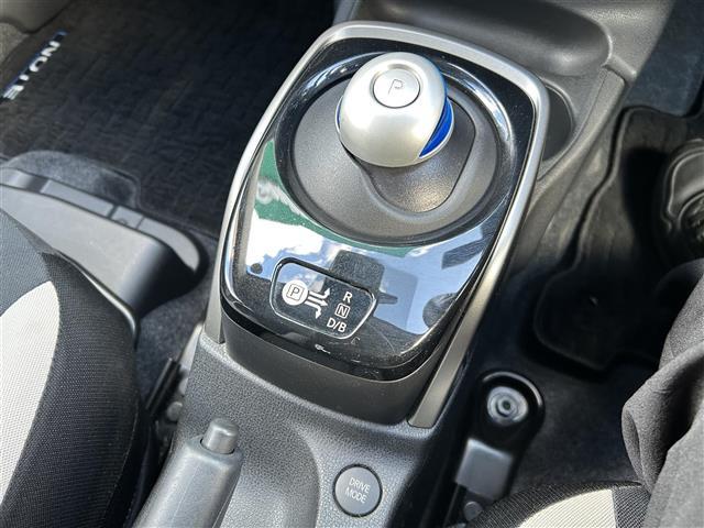 ノート ｅ－パワー　Ｘ　ＦＯＵＲ　・パートタイム４ＷＤ・純正ＳＤナビ（ＣＤ＆ＢＴ＆フルセグ）・電動格納ミラー・ウインカーミラー・プッシュスタート・スマートキー・エマージェンシーブレーキ・レーンキープアシスト（22枚目）