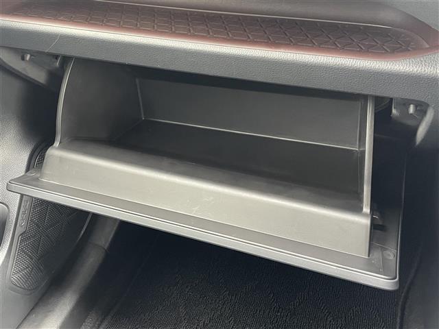 RAV4 G Zパッケージ 寒冷地仕様・バックカメラ・コーナーセンサー・レーンキープアシスト・レーダークルーズコントロール・デジタルインナーミラー・ブラインドスポットモニター・パワーシート・レザーシート・パワーバックドア(12枚目)