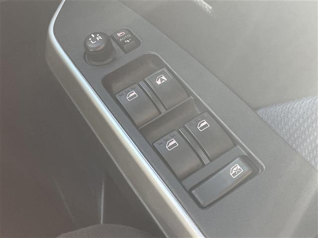 ルーミー カスタムG ・4WD・寒冷地仕様・バックカメラ・両側パワースライドドア・クルーズコントロール・エンジンスターター・ウォークスルー・フォグランプ・シートヒーター・KENWOODナビ・Bluetooth(18枚目)