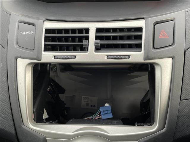 ヴィッツ F ・リモコンキー・スペアキー・パワーステアリング・電動格納ミラー・純正フロアマット(2枚目)