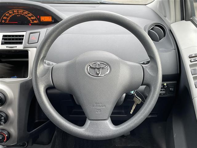 ヴィッツ F ・リモコンキー・スペアキー・パワーステアリング・電動格納ミラー・純正フロアマット(3枚目)