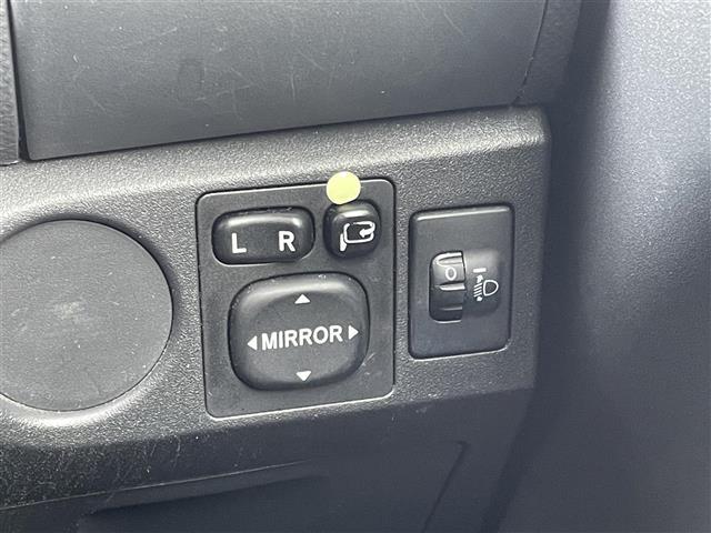 ヴィッツ F ・リモコンキー・スペアキー・パワーステアリング・電動格納ミラー・純正フロアマット(4枚目)