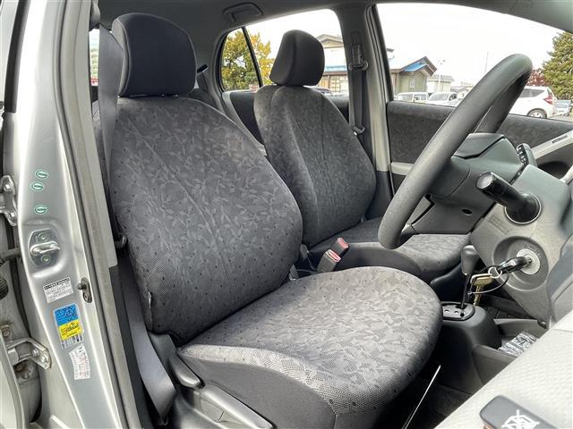 ヴィッツ F ・リモコンキー・スペアキー・パワーステアリング・電動格納ミラー・純正フロアマット(6枚目)