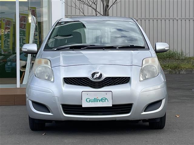 ヴィッツ F ・リモコンキー・スペアキー・パワーステアリング・電動格納ミラー・純正フロアマット(9枚目)