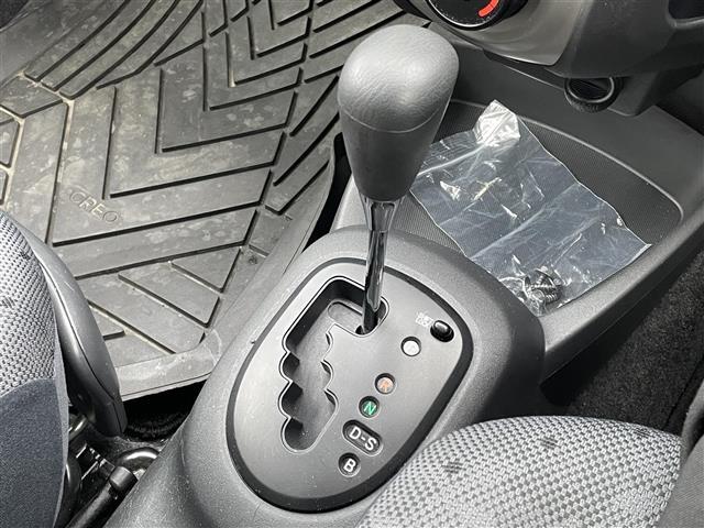 ヴィッツ F ・リモコンキー・スペアキー・パワーステアリング・電動格納ミラー・純正フロアマット(16枚目)