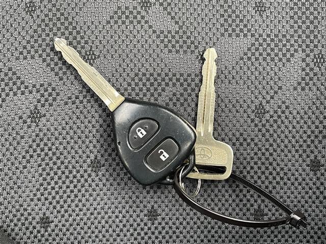 ヴィッツ F ・リモコンキー・スペアキー・パワーステアリング・電動格納ミラー・純正フロアマット(20枚目)