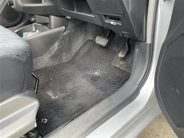 ヴィッツ F ・リモコンキー・スペアキー・パワーステアリング・電動格納ミラー・純正フロアマット(22枚目)