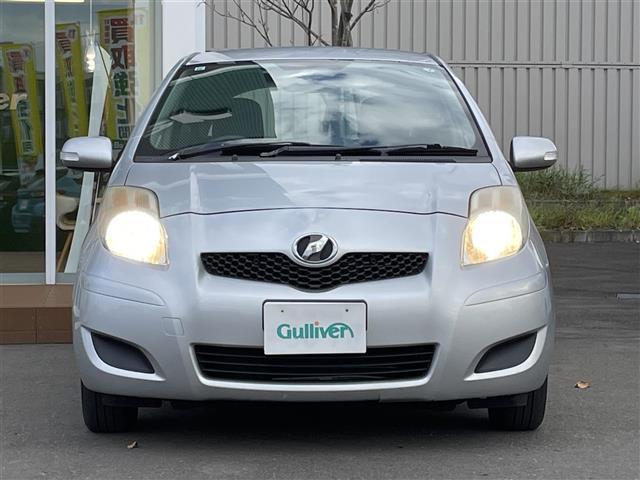 ヴィッツ F ・リモコンキー・スペアキー・パワーステアリング・電動格納ミラー・純正フロアマット(28枚目)