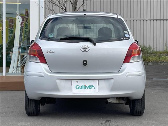 ヴィッツ F ・リモコンキー・スペアキー・パワーステアリング・電動格納ミラー・純正フロアマット(29枚目)