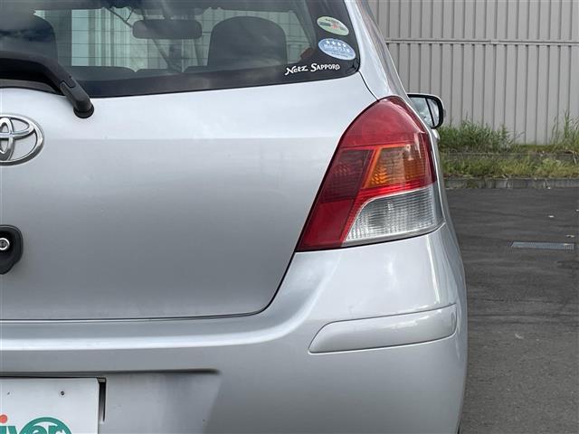 ヴィッツ F ・リモコンキー・スペアキー・パワーステアリング・電動格納ミラー・純正フロアマット(35枚目)