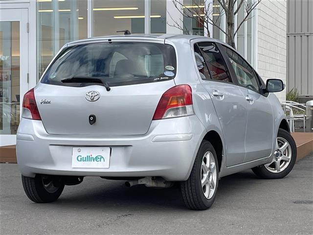 ヴィッツ F ・リモコンキー・スペアキー・パワーステアリング・電動格納ミラー・純正フロアマット(36枚目)