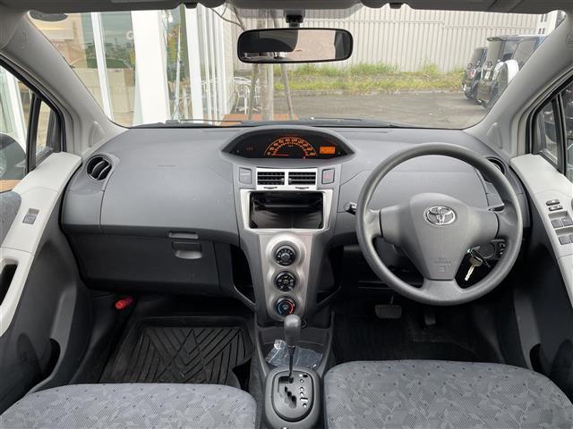 ヴィッツ F ・リモコンキー・スペアキー・パワーステアリング・電動格納ミラー・純正フロアマット(37枚目)