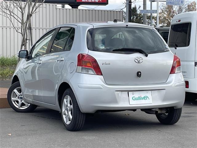 ヴィッツ F ・リモコンキー・スペアキー・パワーステアリング・電動格納ミラー・純正フロアマット(38枚目)