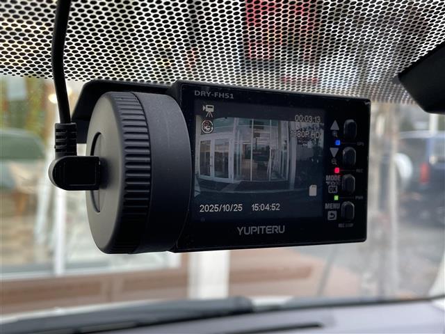 ヴィッツ Ｆ　・寒冷地仕様・４ＷＤ・純正メモリナビ（ＣＤ・ＤＶＤ・ＳＤ・ＵＳＢ・ｉＰｏｄ・ＢＴ・ラジオ・フルセグ）・前方ドライブレコーダー・純正エンジンスターター・純正フロアマット・横滑り防止（4枚目）