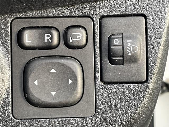 ヴィッツ Ｆ　・寒冷地仕様・４ＷＤ・純正メモリナビ（ＣＤ・ＤＶＤ・ＳＤ・ＵＳＢ・ｉＰｏｄ・ＢＴ・ラジオ・フルセグ）・前方ドライブレコーダー・純正エンジンスターター・純正フロアマット・横滑り防止（7枚目）