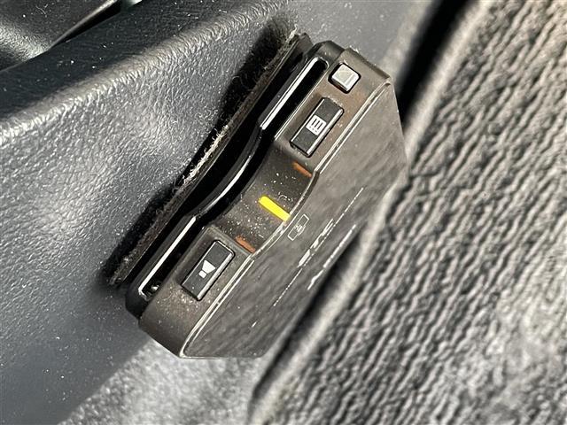 ヴィッツ Ｆ　・寒冷地仕様・４ＷＤ・純正メモリナビ（ＣＤ・ＤＶＤ・ＳＤ・ＵＳＢ・ｉＰｏｄ・ＢＴ・ラジオ・フルセグ）・前方ドライブレコーダー・純正エンジンスターター・純正フロアマット・横滑り防止（20枚目）