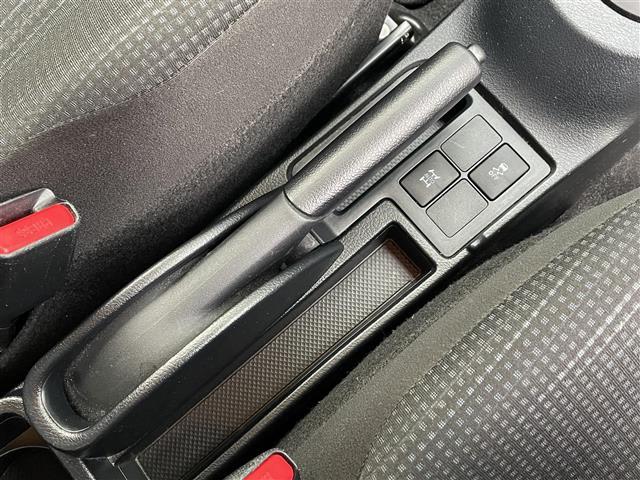 ヴィッツ Ｆ　・寒冷地仕様・４ＷＤ・純正メモリナビ（ＣＤ・ＤＶＤ・ＳＤ・ＵＳＢ・ｉＰｏｄ・ＢＴ・ラジオ・フルセグ）・前方ドライブレコーダー・純正エンジンスターター・純正フロアマット・横滑り防止（23枚目）