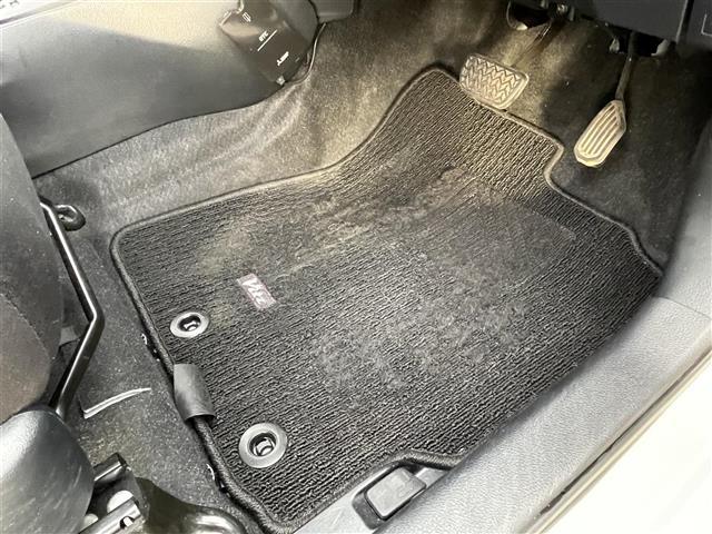 ヴィッツ Ｆ　・寒冷地仕様・４ＷＤ・純正メモリナビ（ＣＤ・ＤＶＤ・ＳＤ・ＵＳＢ・ｉＰｏｄ・ＢＴ・ラジオ・フルセグ）・前方ドライブレコーダー・純正エンジンスターター・純正フロアマット・横滑り防止（24枚目）