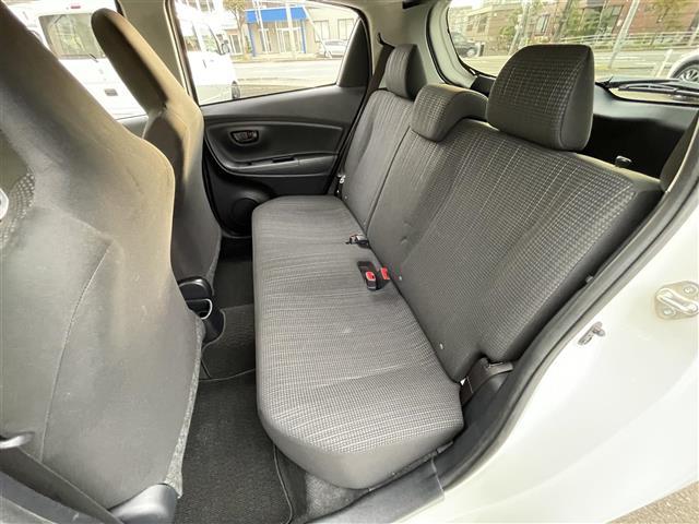 ヴィッツ Ｆ　・寒冷地仕様・４ＷＤ・純正メモリナビ（ＣＤ・ＤＶＤ・ＳＤ・ＵＳＢ・ｉＰｏｄ・ＢＴ・ラジオ・フルセグ）・前方ドライブレコーダー・純正エンジンスターター・純正フロアマット・横滑り防止（26枚目）