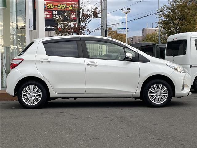 ヴィッツ Ｆ　・寒冷地仕様・４ＷＤ・純正メモリナビ（ＣＤ・ＤＶＤ・ＳＤ・ＵＳＢ・ｉＰｏｄ・ＢＴ・ラジオ・フルセグ）・前方ドライブレコーダー・純正エンジンスターター・純正フロアマット・横滑り防止（33枚目）