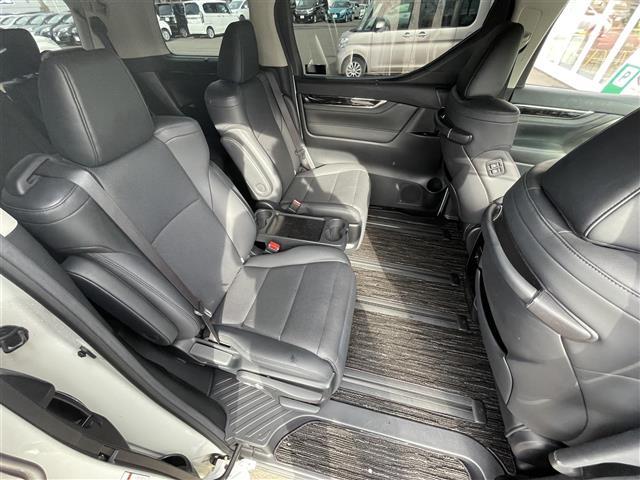 アルファードハイブリッド ＳＲ　衝突軽減ブレーキ・純正ナビ（ＢＴ＆ＵＳＢ＆フルセグＴＶ）・バックカメラ・両側パワースライドドア・パワーバックドア・フリップダウンモニター・エアロパーツ（フロント、サイド、リアアンダー）・レザーシート（12枚目）