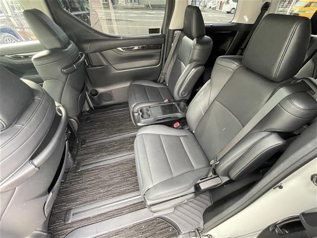 アルファードハイブリッド ＳＲ　衝突軽減ブレーキ・純正ナビ（ＢＴ＆ＵＳＢ＆フルセグＴＶ）・バックカメラ・両側パワースライドドア・パワーバックドア・フリップダウンモニター・エアロパーツ（フロント、サイド、リアアンダー）・レザーシート（29枚目）