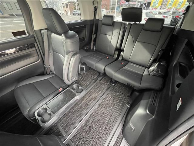 アルファードハイブリッド ＳＲ　衝突軽減ブレーキ・純正ナビ（ＢＴ＆ＵＳＢ＆フルセグＴＶ）・バックカメラ・両側パワースライドドア・パワーバックドア・フリップダウンモニター・エアロパーツ（フロント、サイド、リアアンダー）・レザーシート（30枚目）