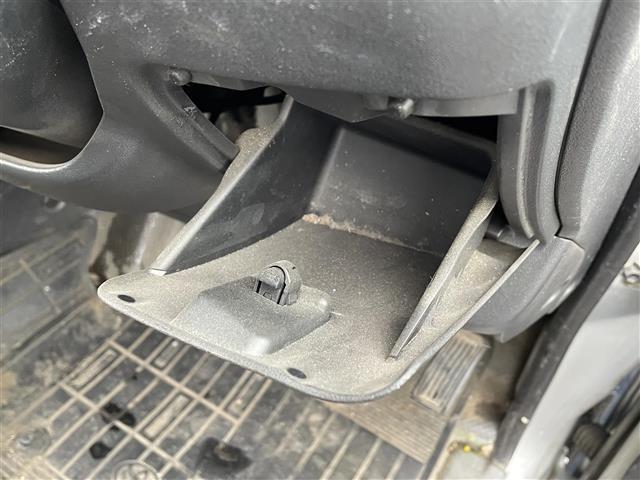 ハイエースバン ＤＸ　社外ナビ（ＣＤ＆ＤＶＤ＆ワンセグＴＶ）・片側イージークローザードア・パワーステアリング・パワーウィンドウ・ＥＴＣ・ＡＢＳ・ドアバイザー・スペアキー２本（鍵のみ）・保証書・取扱説明書（6枚目）