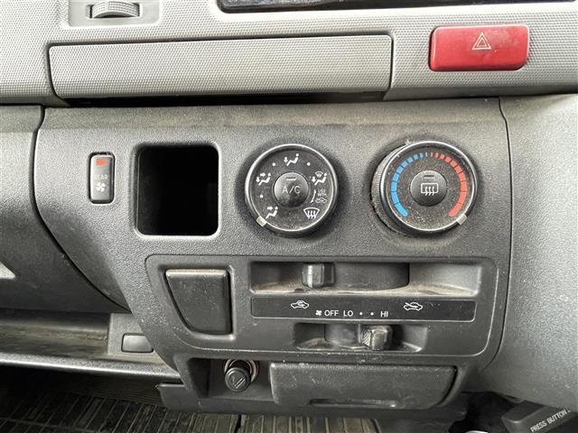 ハイエースバン ＤＸ　社外ナビ（ＣＤ＆ＤＶＤ＆ワンセグＴＶ）・片側イージークローザードア・パワーステアリング・パワーウィンドウ・ＥＴＣ・ＡＢＳ・ドアバイザー・スペアキー２本（鍵のみ）・保証書・取扱説明書（7枚目）