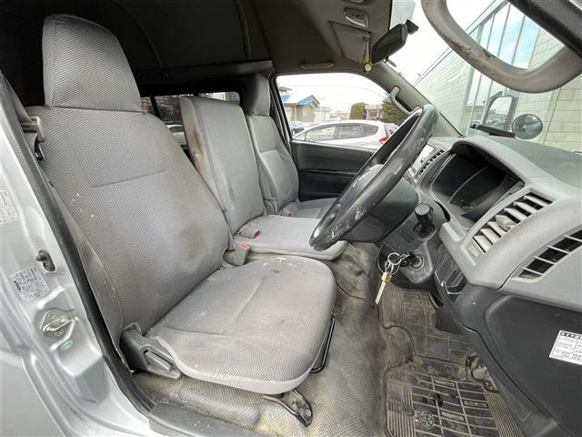 ハイエースバン ＤＸ　社外ナビ（ＣＤ＆ＤＶＤ＆ワンセグＴＶ）・片側イージークローザードア・パワーステアリング・パワーウィンドウ・ＥＴＣ・ＡＢＳ・ドアバイザー・スペアキー２本（鍵のみ）・保証書・取扱説明書（9枚目）