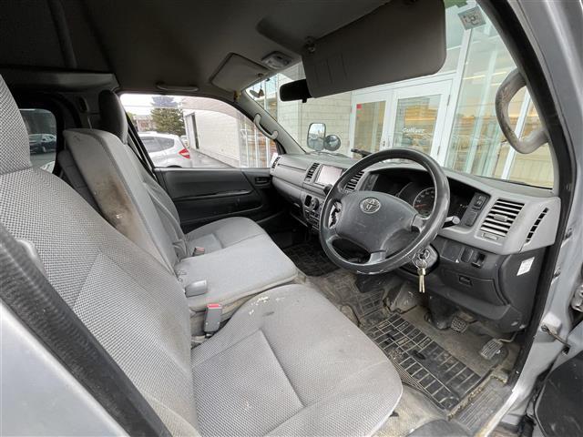 ハイエースバン ＤＸ　社外ナビ（ＣＤ＆ＤＶＤ＆ワンセグＴＶ）・片側イージークローザードア・パワーステアリング・パワーウィンドウ・ＥＴＣ・ＡＢＳ・ドアバイザー・スペアキー２本（鍵のみ）・保証書・取扱説明書（10枚目）