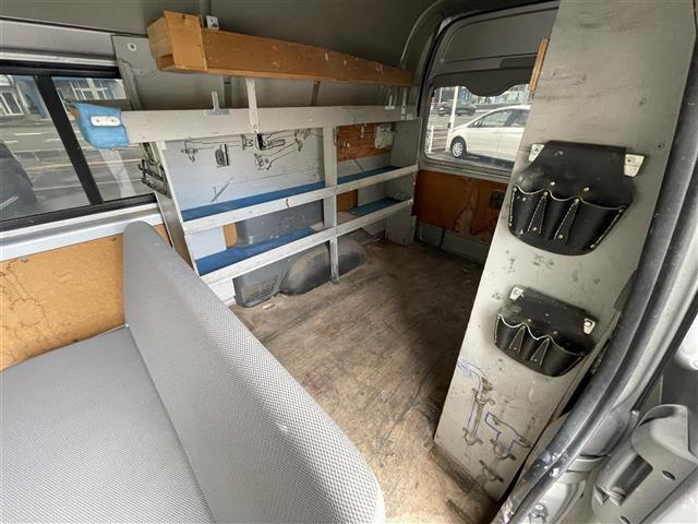 ハイエースバン ＤＸ　社外ナビ（ＣＤ＆ＤＶＤ＆ワンセグＴＶ）・片側イージークローザードア・パワーステアリング・パワーウィンドウ・ＥＴＣ・ＡＢＳ・ドアバイザー・スペアキー２本（鍵のみ）・保証書・取扱説明書（29枚目）