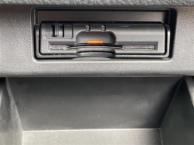 エルグランド ２５０ハイウェイスター　・ＳＤ・ＡＭ・ＦＭ・ＵＳＢ・ＡＵＸ・バックカメラ・両側パワースライドドア・後席用モニター・ドライブレコーダー（前後）・横滑り防止装置・クルーズコントロール・オットマン・ダブルエアコン・ビルトインＥＴＣ（22枚目）