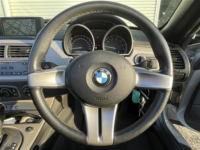 Ｚ４ ２．５ｉ　・純正ナビ・社外マフラー・電動格納ミラー・オートエアコン・オートライト・フォグランプ・ＤＳＣ（横滑り防止装置）・ＨＩＤヘッドライト・レザーシート・電動パワーシート両側（3枚目）